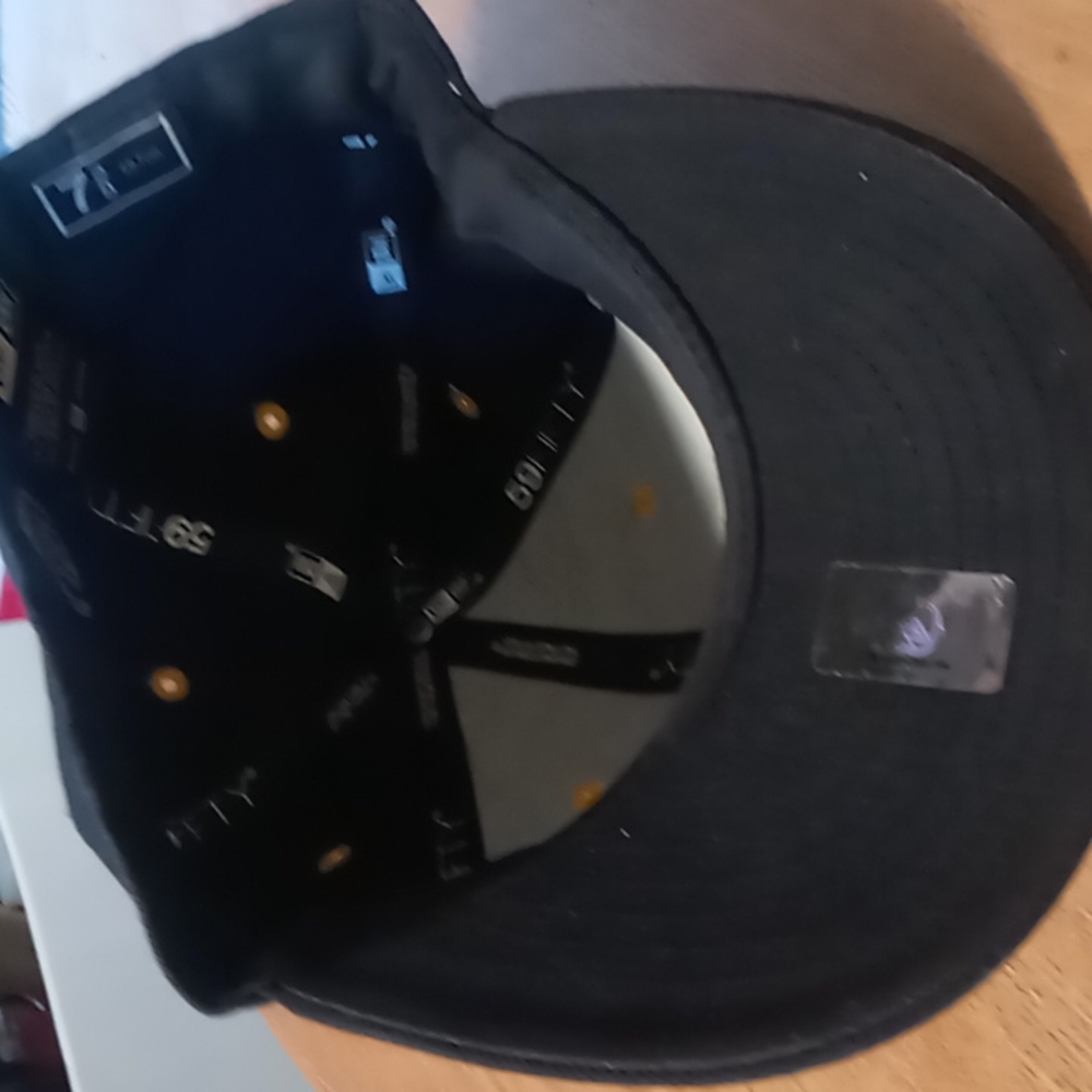 Bruins hat - Picture 10 of 10